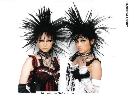 este un duo japonez feminin forumat din hitomi si rika cu un celebru creator de moda japonez h.nato